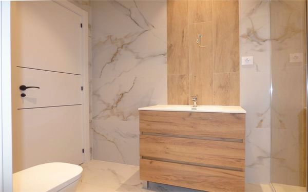 Bathroom of Flat for sale in Alcorcón  with Air Conditioner