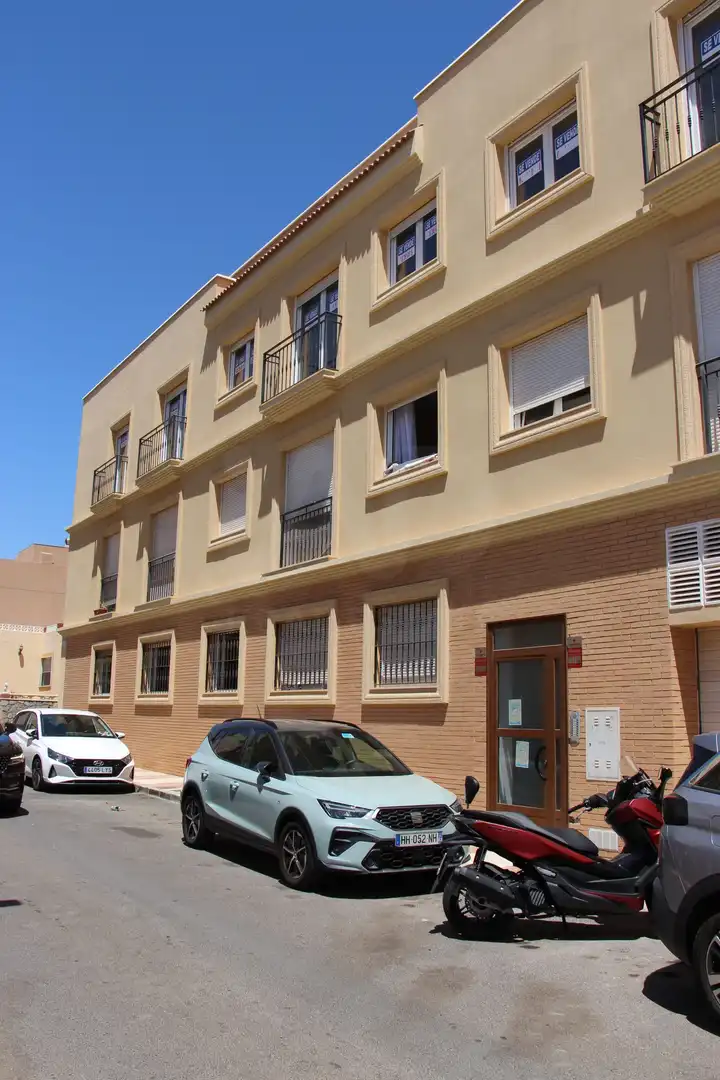 Vista exterior de Piso en venta en Roquetas de Mar