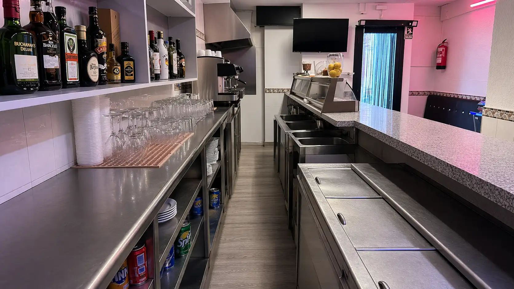Cocina de Local en venta en L'Hospitalet de Llobregat