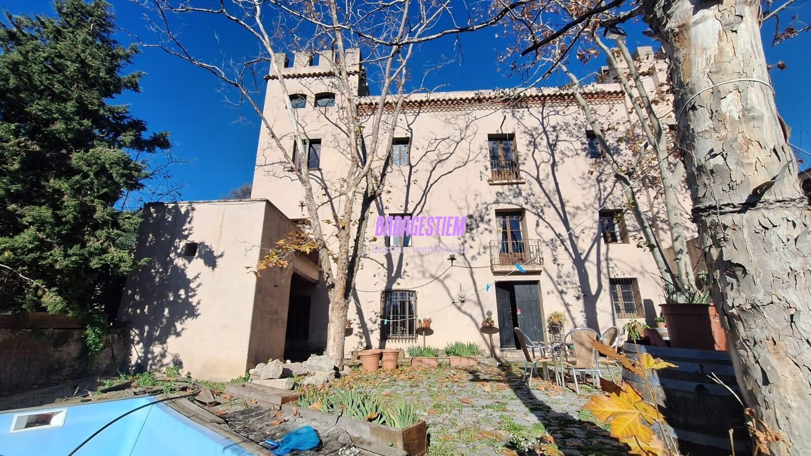 Vista exterior de Finca rústica en venda en Montcada i Reixac amb Calefacció, Terrassa i Balcó
