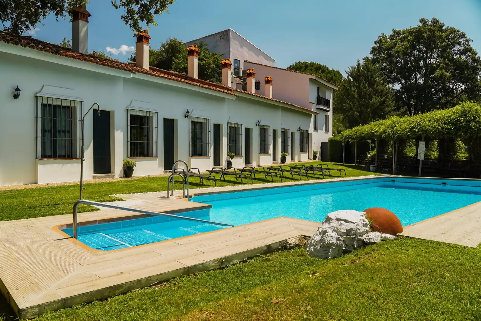 Piscina de Edificio en venta en Galaroza
