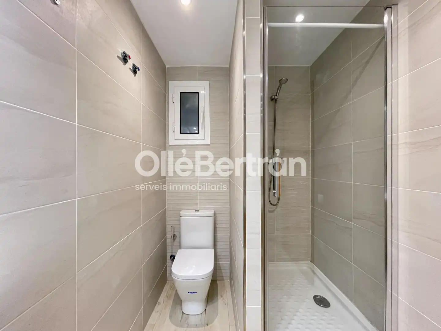Baño de Oficina de alquiler en L'Hospitalet de Llobregat