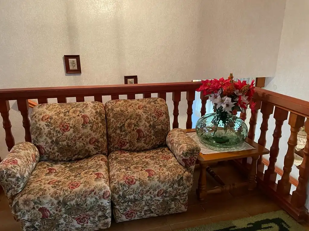 Sala d'estar de Casa o xalet en venda en Castañares de Rioja amb Calefacció, Jardí privat i Parquet