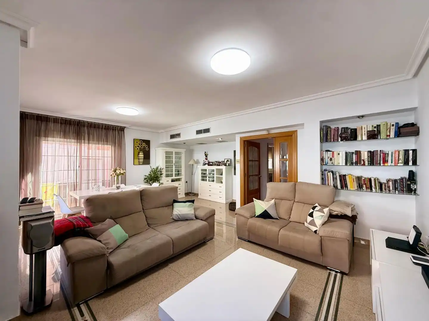Sala de estar de Casa adosada en venta en Almería con Aire acondicionado, Jardín privado y Terraza