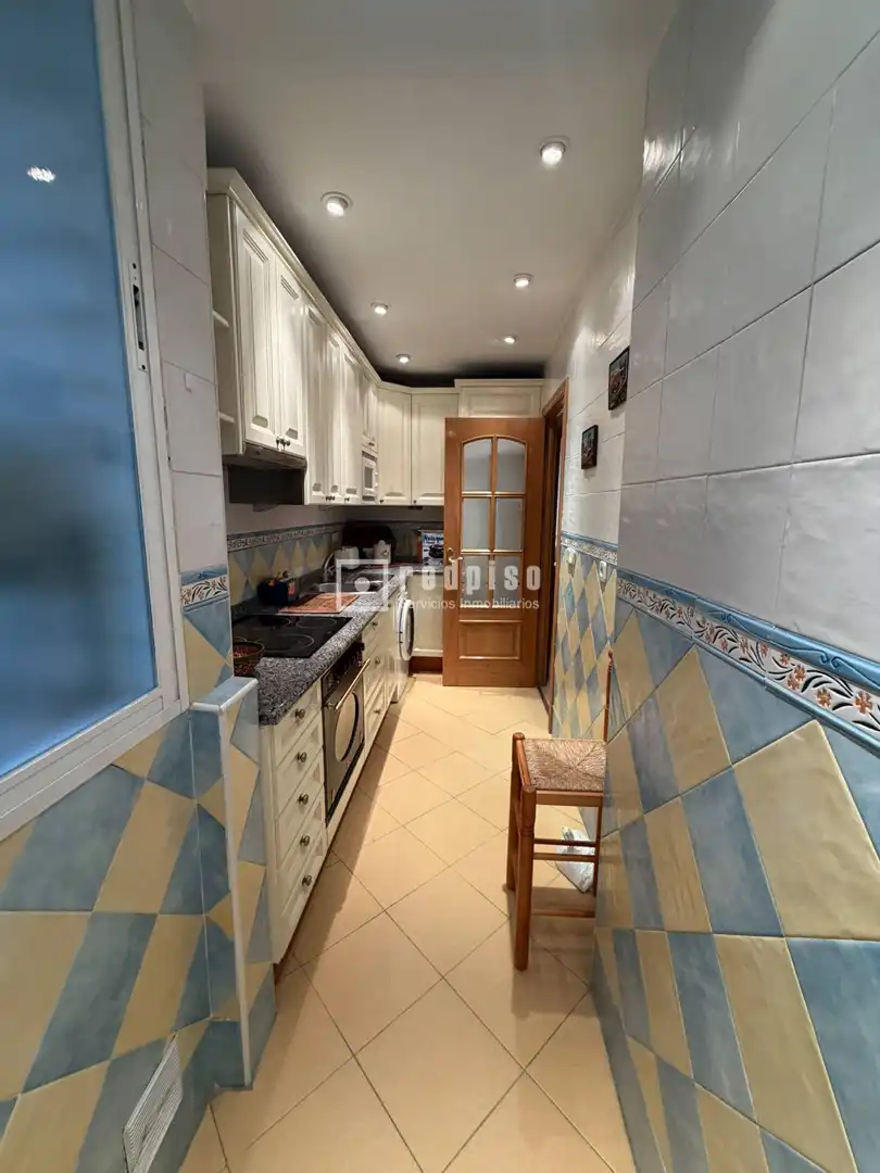 Küche von Wohnung zur Miete in Madrid mit Heizung, Parkett und Möbliert