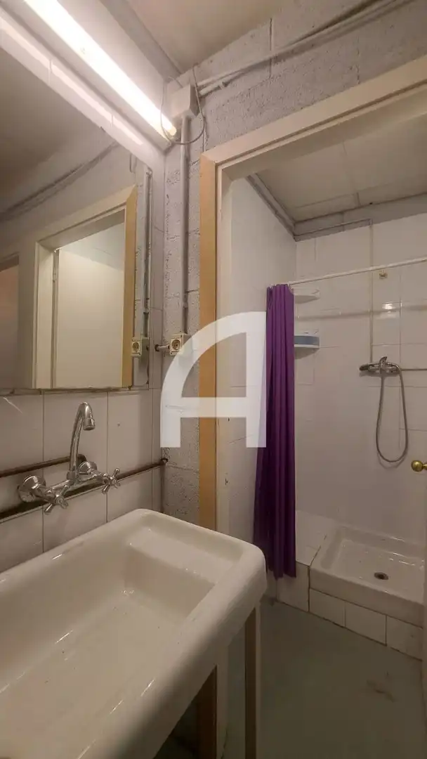 Badezimmer von Fabrikhallen zur Miete in Molins de Rei