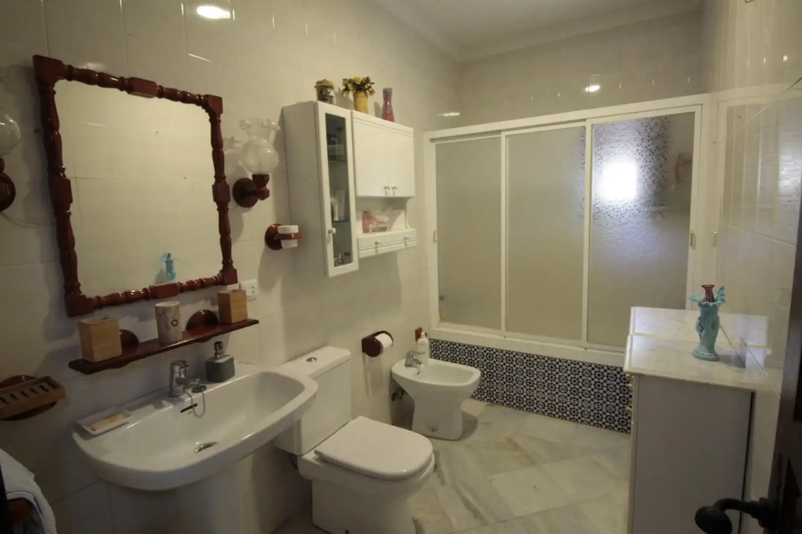 Baño de Casa o chalet en venta en El Castillo de las Guardas con Jardín privado, Trastero y Piscina
