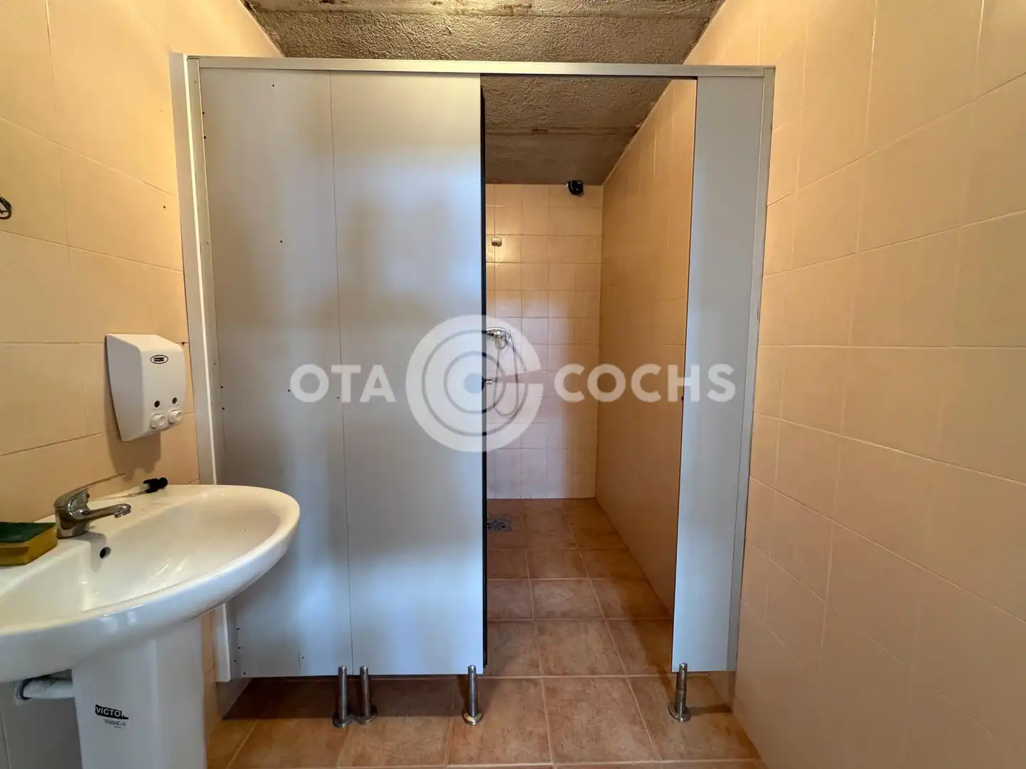 Bathroom of Industrial buildings for rent in Riudoms