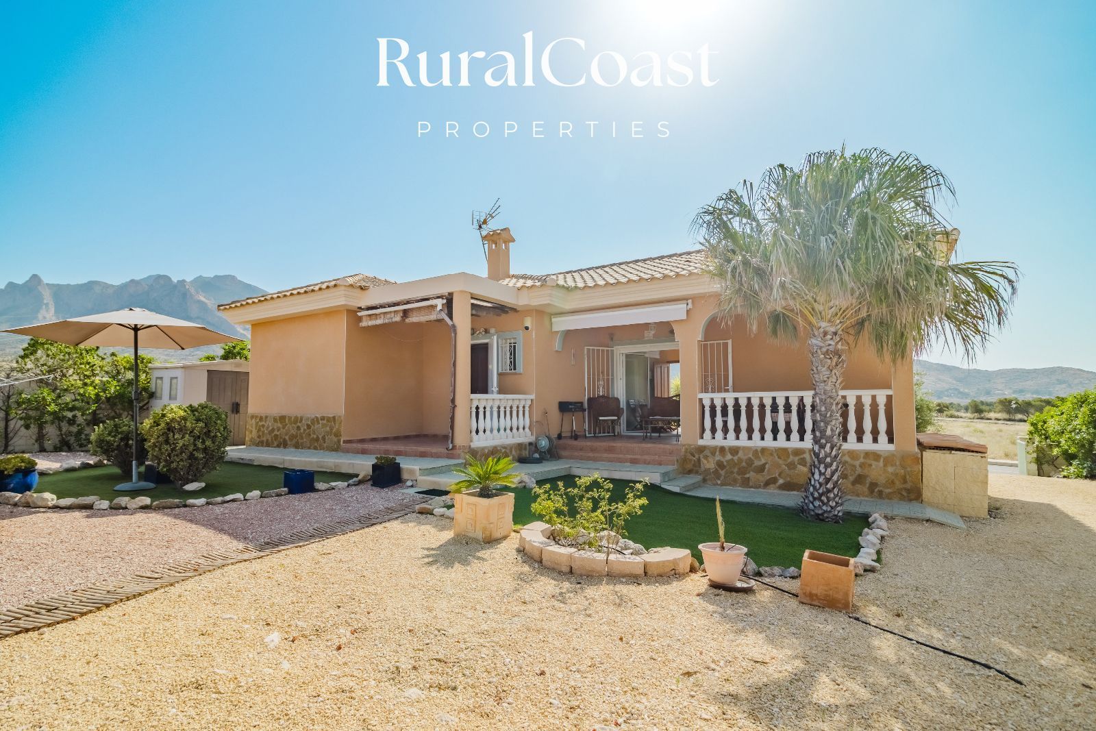 Vista exterior de Casa o xalet en venda en Busot amb Calefacció, Terrassa i Traster