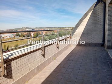 Attique avec piscine à louer à Calle de la Moraña