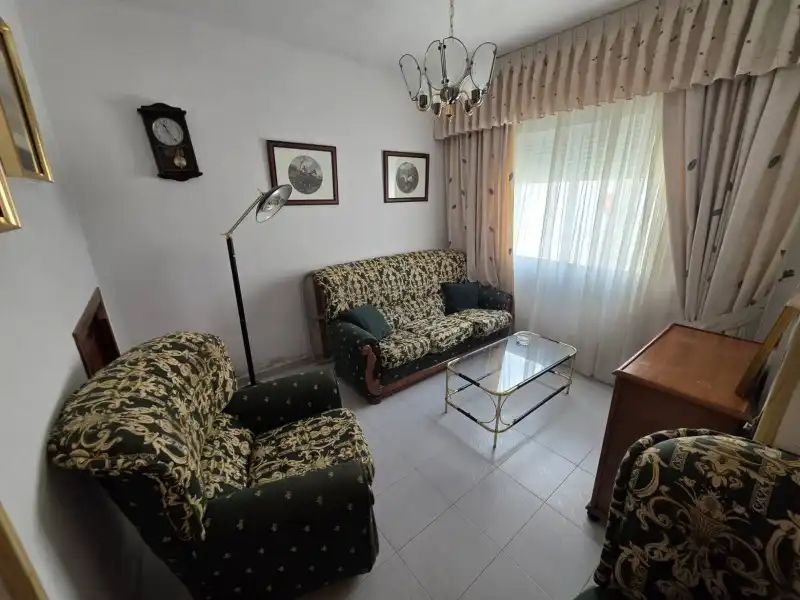 Sala d'estar de Casa o xalet en venda en Valdeobispo amb Aire condicionat, Jardí privat i Terrassa