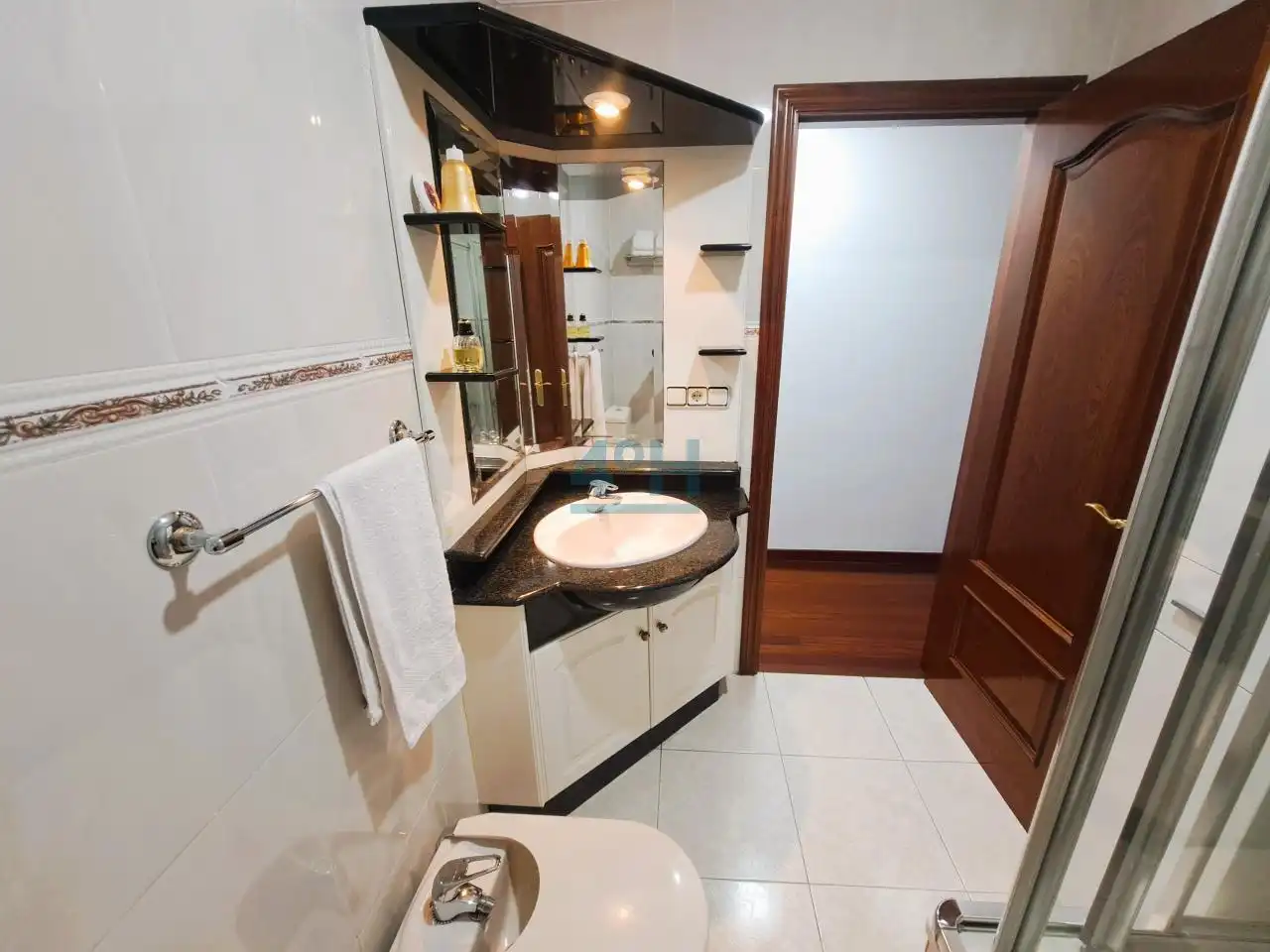 Bathroom of Duplexes for sale in Ourense Capital   with Heating, Parquet flooring and Balcony