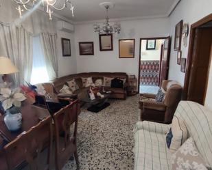 Sala d'estar de Casa o xalet en venda en Villanueva del Arzobispo amb Aire condicionat i Terrassa