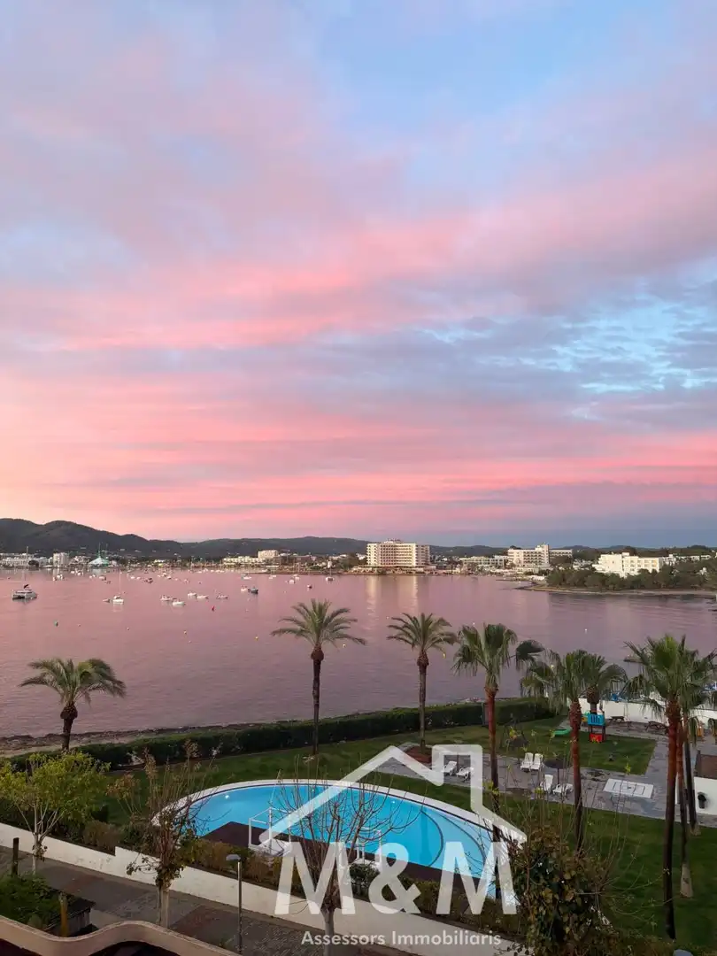 Vista exterior de Apartamento en venta en Sant Josep de sa Talaia con Balcón y Piscina comunitaria