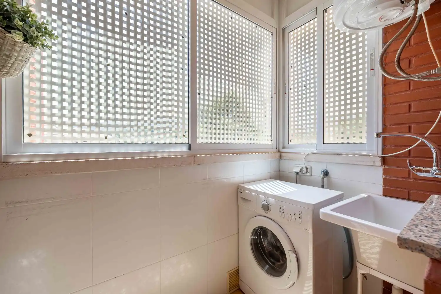 Baño de Piso de alquiler en Murcia con Aire acondicionado, Calefacción y Trastero