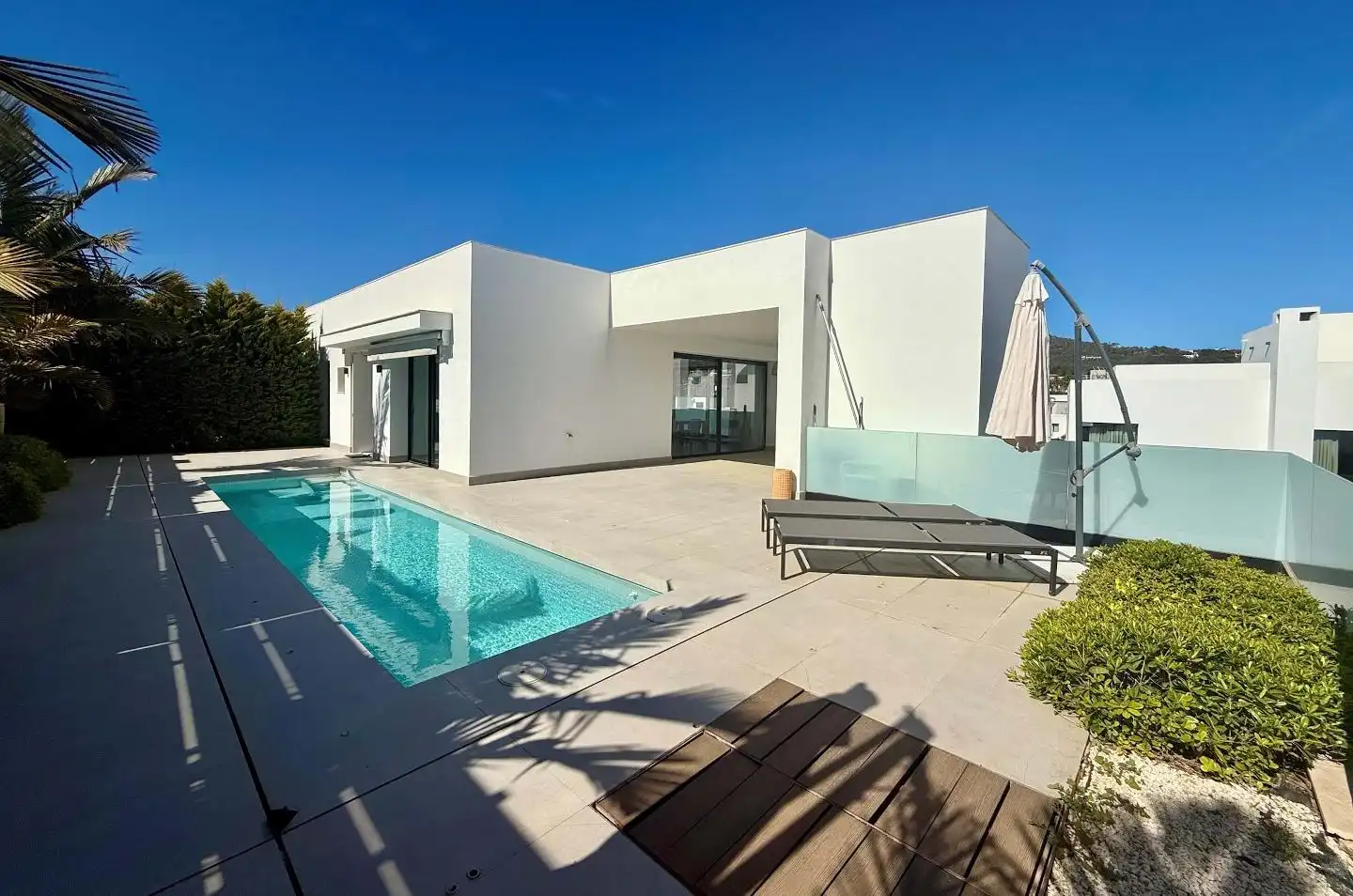 Casa aparellada amb piscina en venda a Jesús