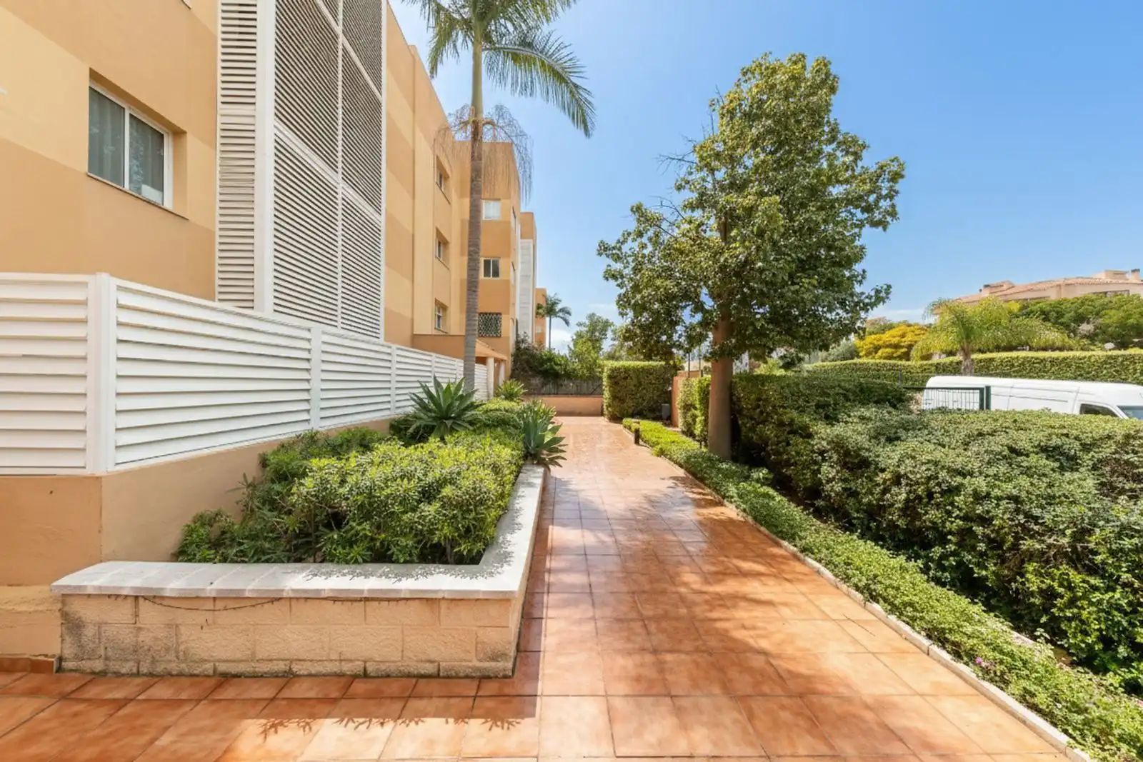 Außenansicht von Wohnungen zum Verkauf in Pulianas mit Klimaanlage, Terrasse und Möbliert