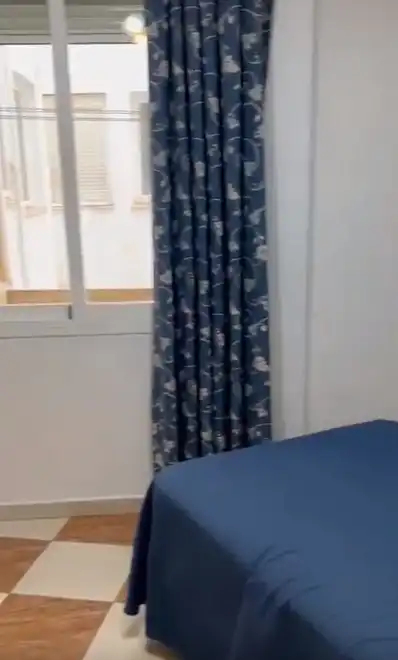 Dormitori de Pis de lloguer en Granada amb Aire condicionat, Moblat i Rentadora
