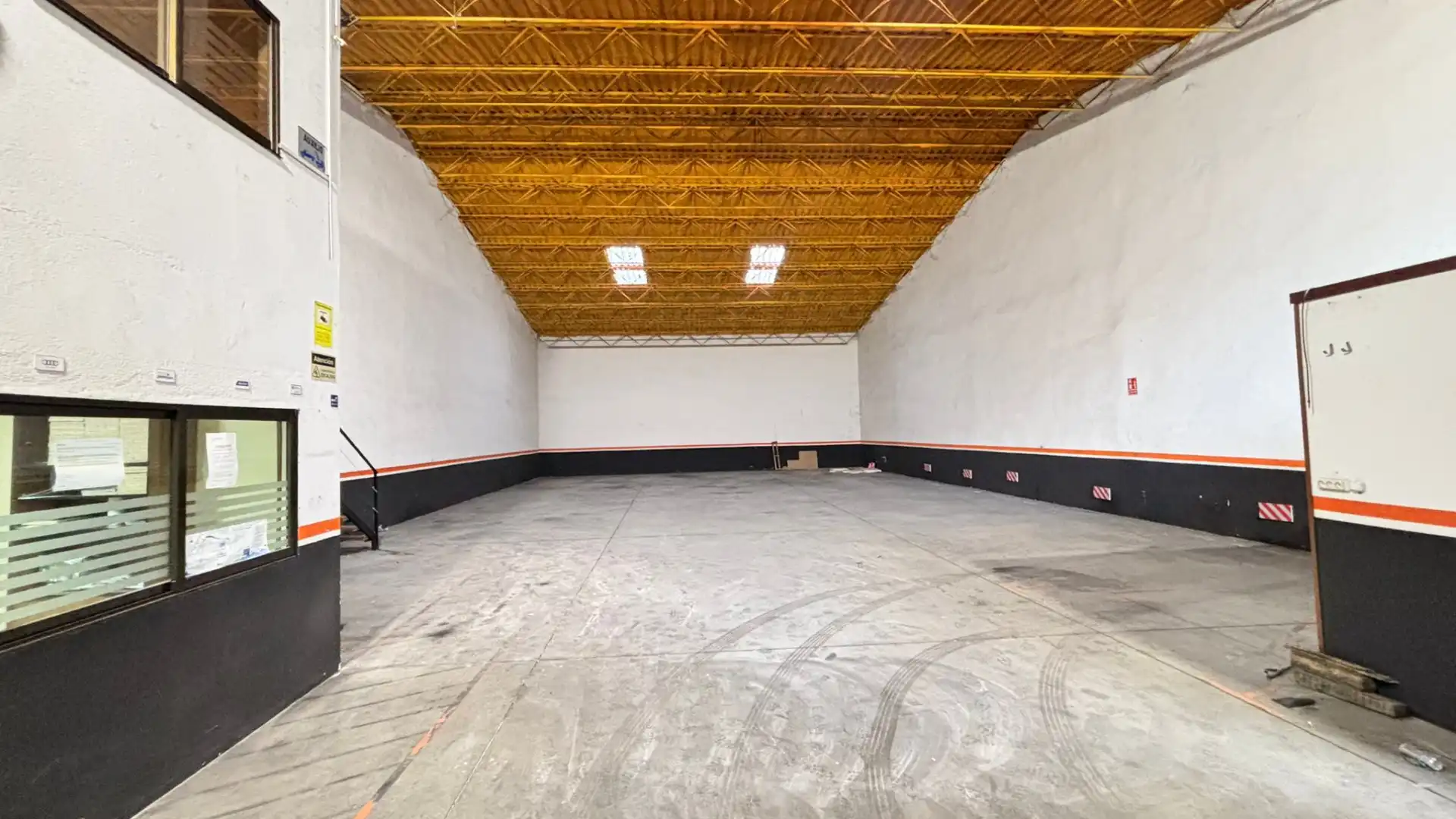 Industrial buildings for sale in Villares de la Reina