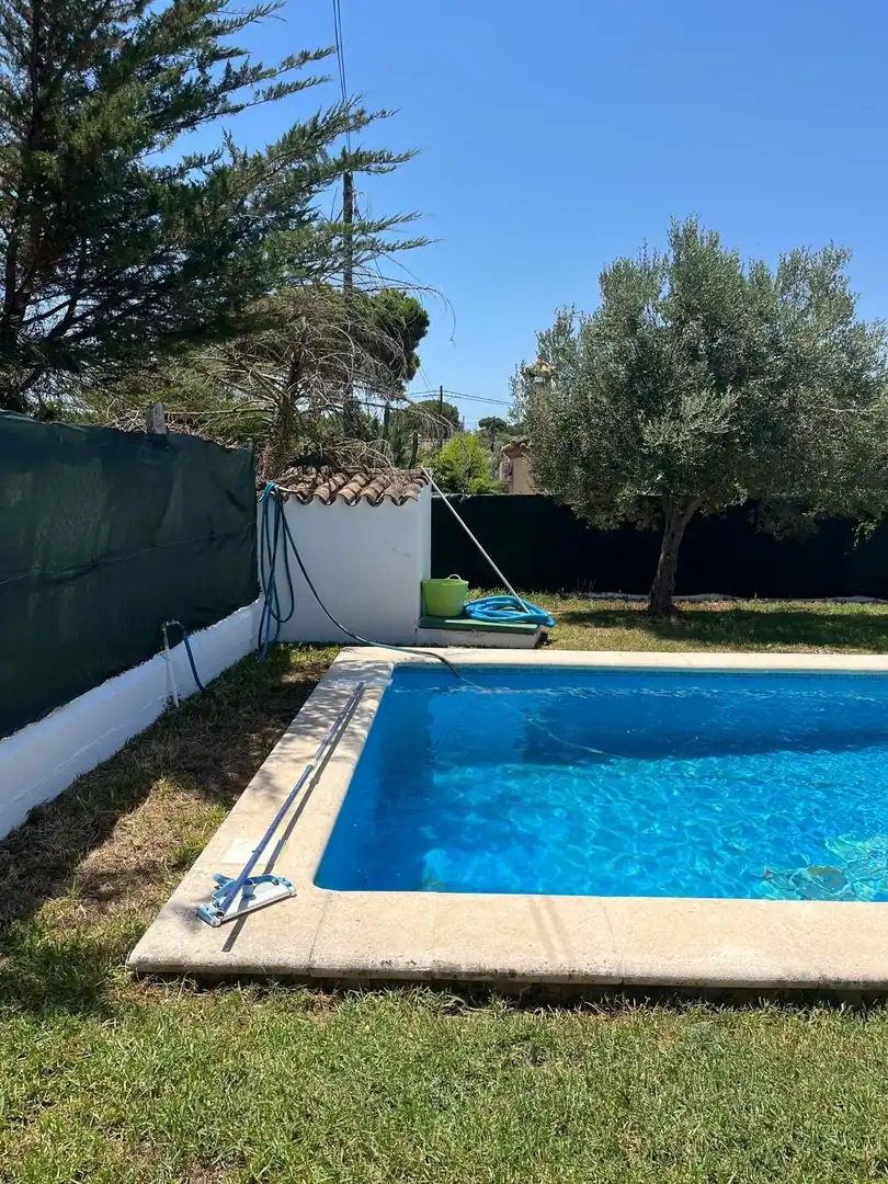 Swimming pool of Houses for sale in Chiclana de la Frontera