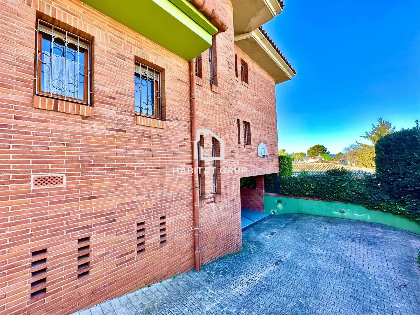 Vista exterior de Casa o xalet en venda en Girona amb Calefacció, Jardí privat i Traster