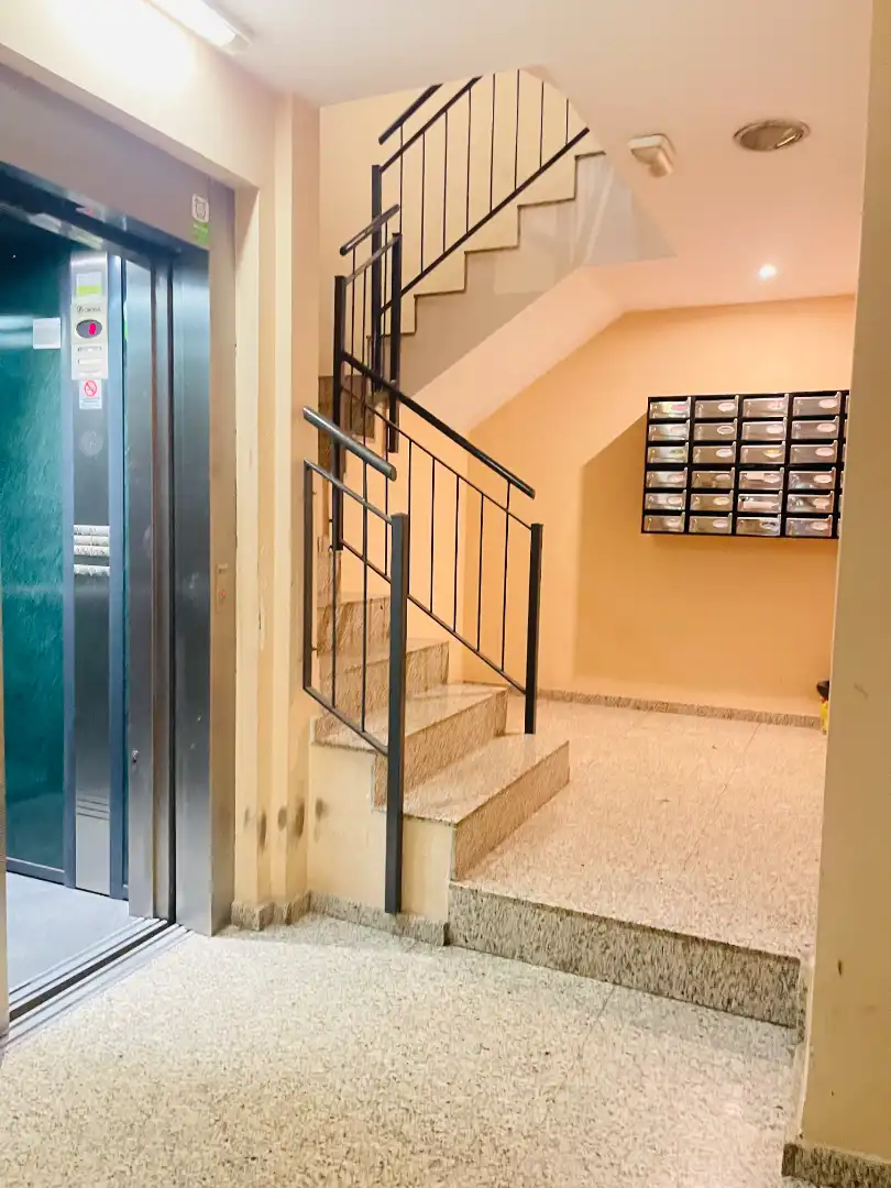 Piso con terraza en venta en Carrer del Metge Carrera 11, imagen 2