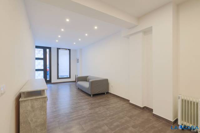 Planta baja en Venta en Calle VIOLANT D'HONGRIA en Sants-Badal