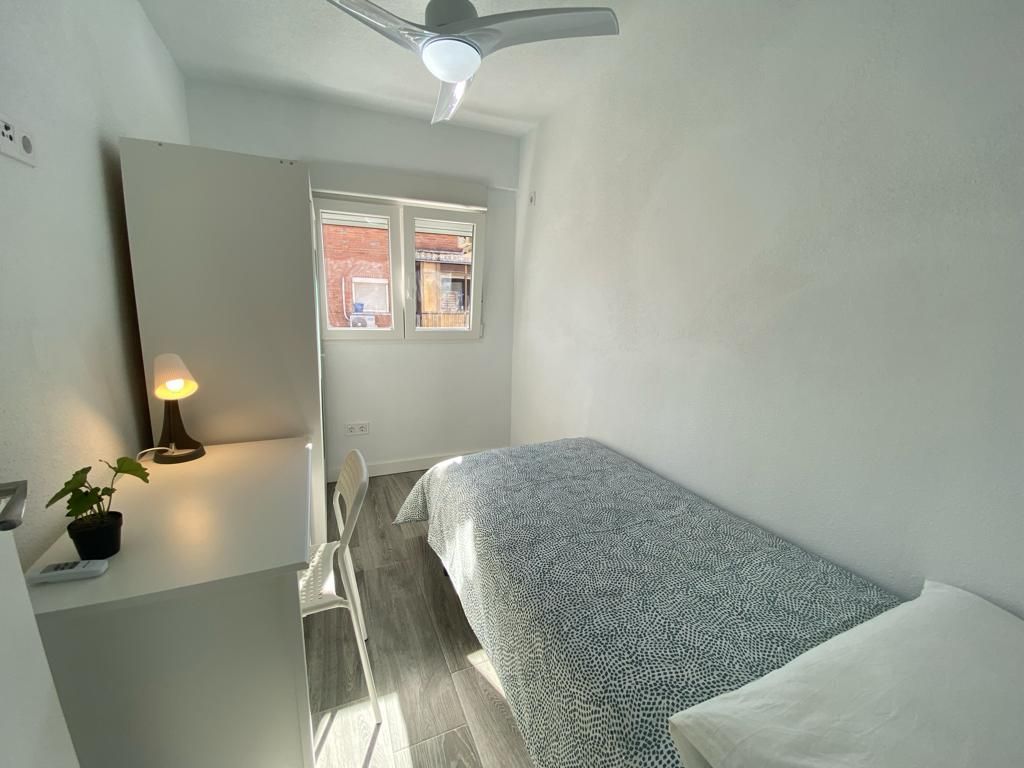 Flat to share in Calle Encarnación Oviol, 43, Los Rosales