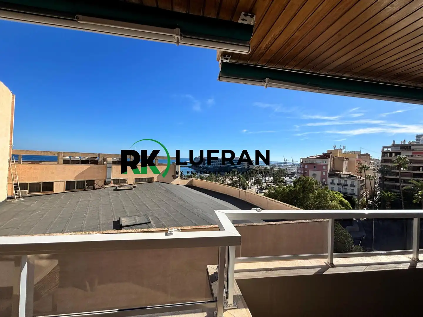 Außenansicht von Wohnung zur Miete in Alicante / Alacant mit Klimaanlage, Heizung und Terrasse
