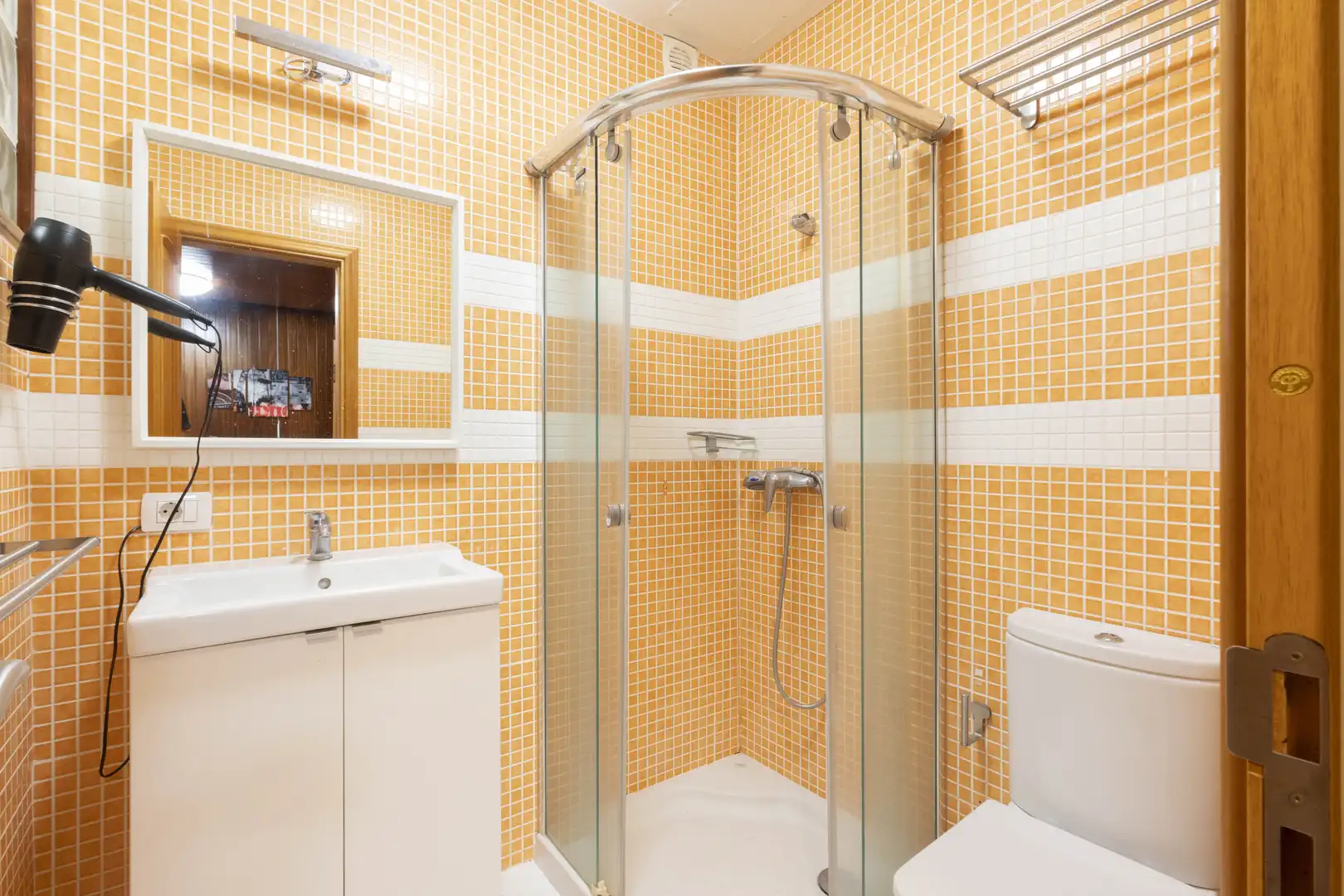 Badezimmer von Einfamilien-Reihenhaus zum Verkauf in Puerto de la Cruz mit Klimaanlage, Heizung und Privatgarten