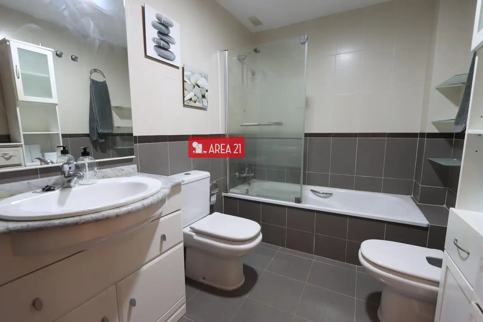 Baño de Ático en venta en La Pobla de Vallbona con Aire acondicionado, Calefacción y Terraza