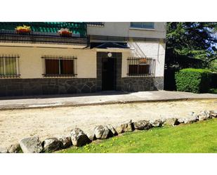 Exterior view of Flat for sale in Las Navas del Marqués   with Private garden, Terrace and Storage room