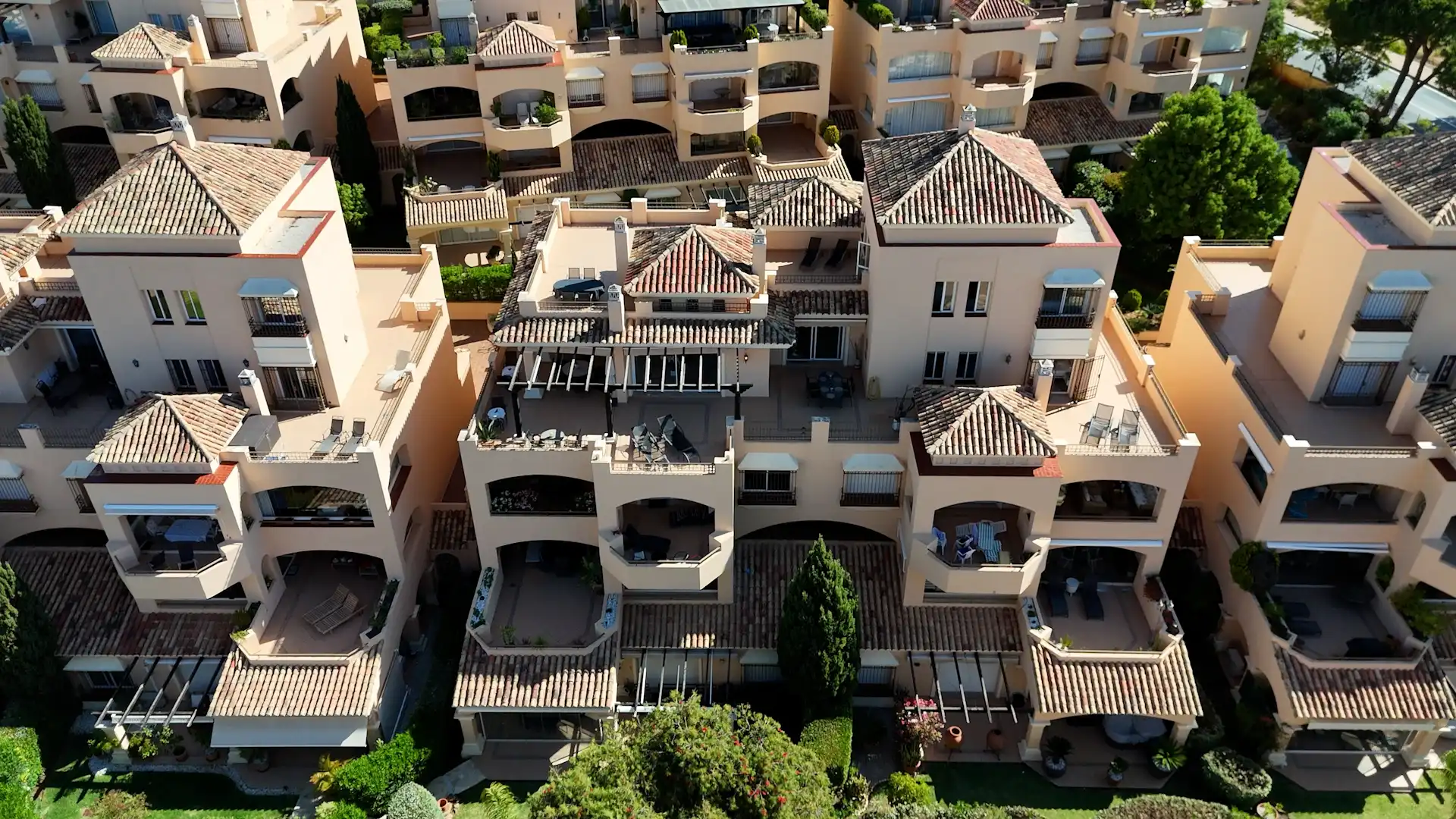 Vista exterior de Àtic en venda en Marbella amb Aire condicionat, Calefacció i Terrassa