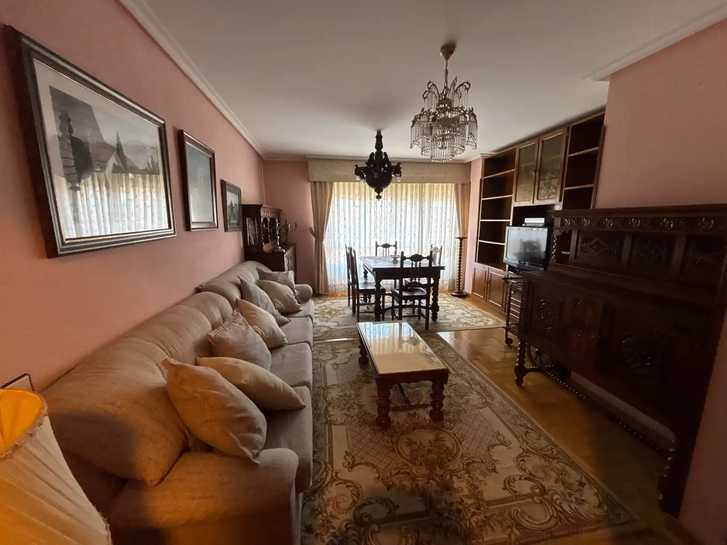 Sala de estar de Piso de alquiler en Oviedo  con Calefacción, Parquet y Amueblado