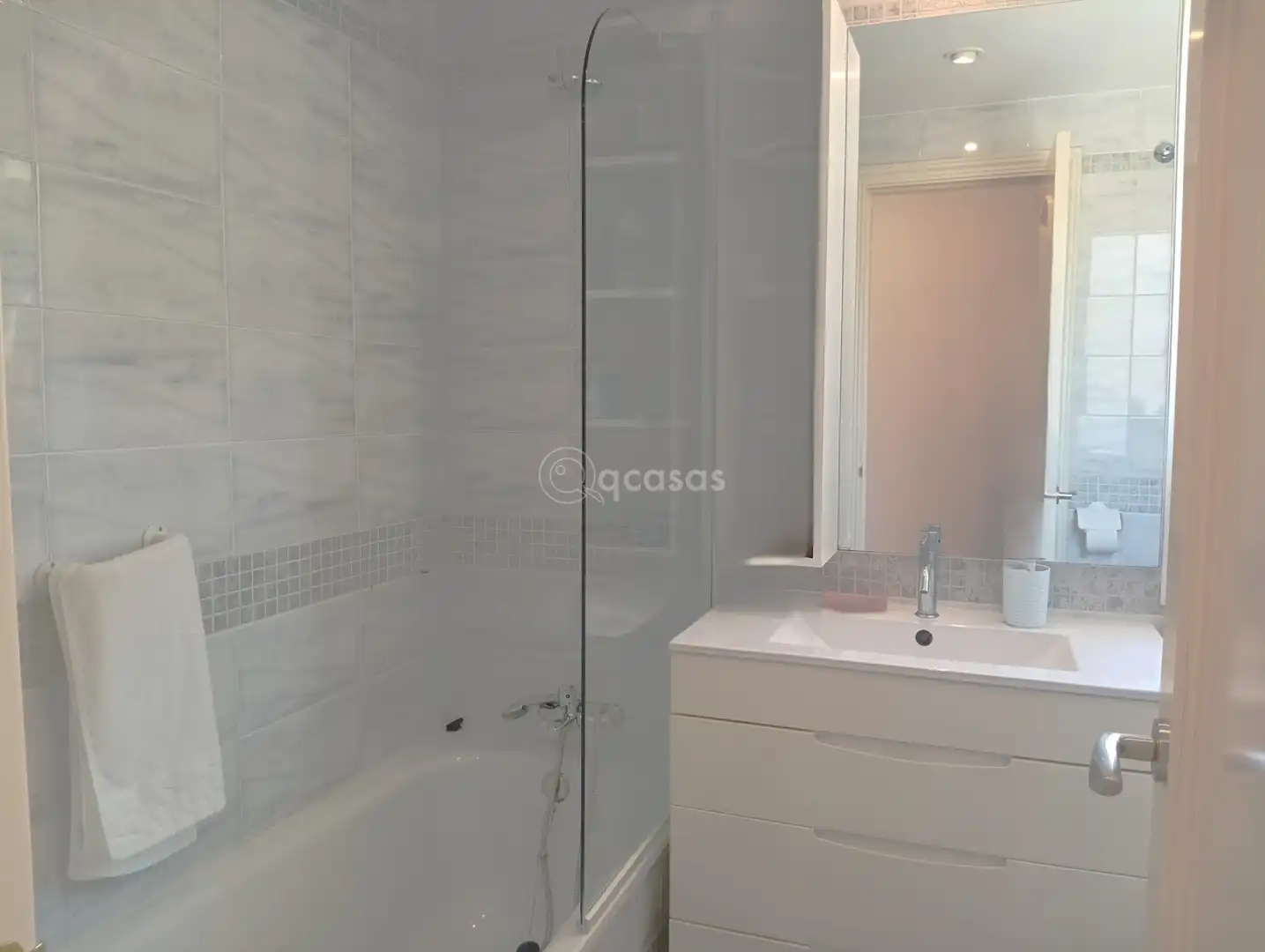 Baño de Piso en venta en Benalmádena con Aire acondicionado, Terraza y Amueblado