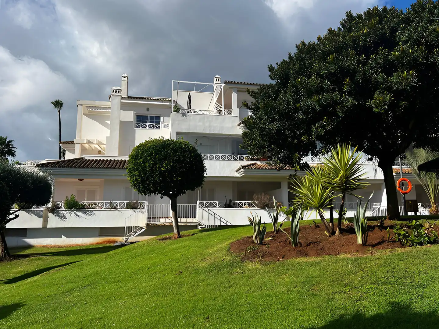 Vista exterior de Apartamento en venta en Marbella con Aire acondicionado, Terraza y Piscina