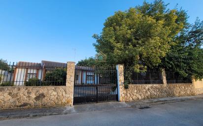 Vista exterior de Casa o xalet en venda en Villar de Cañas amb Terrassa i Balcó