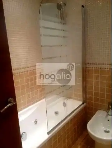 Baño de Piso de alquiler en Sevilla con Aire acondicionado, Terraza y Amueblado