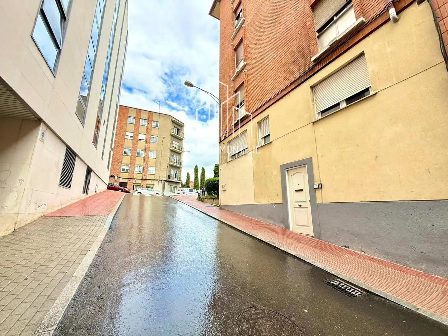 Aparcament de Apartament de lloguer en Salamanca amb Aire condicionat, Calefacció i Moblat