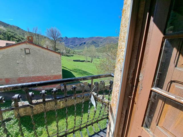Casa-chalet en Venta en Cármenes
