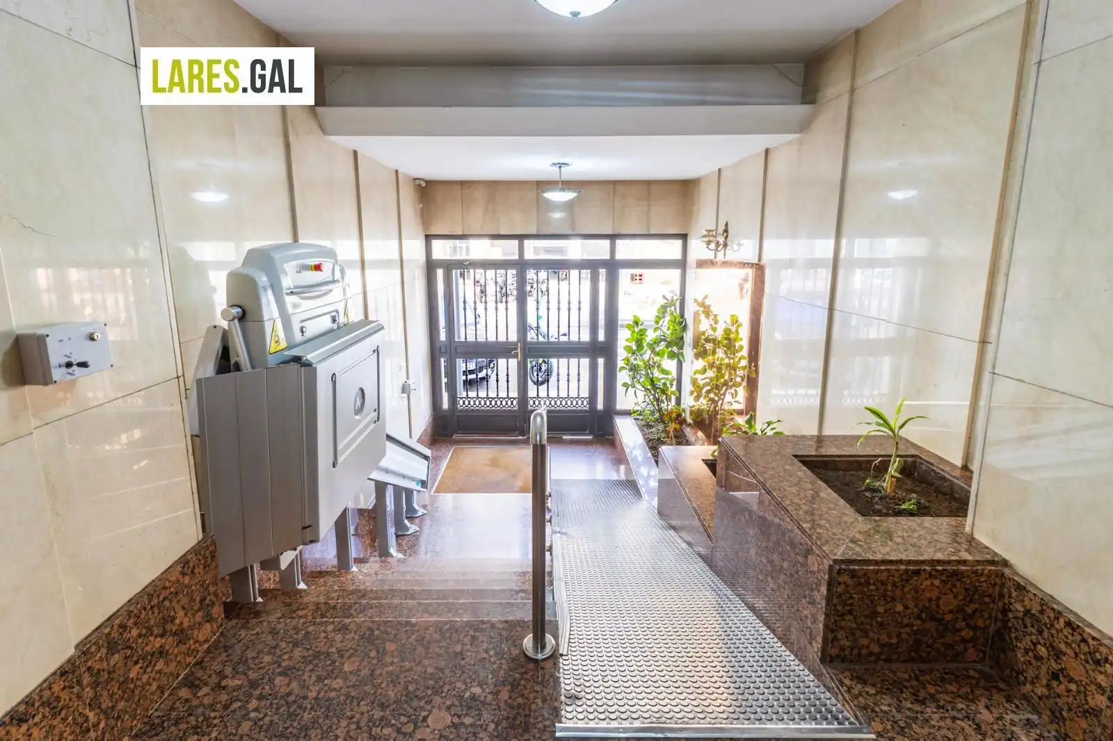 Piso en venta en Cangas  con Calefacción, Terraza y Trastero