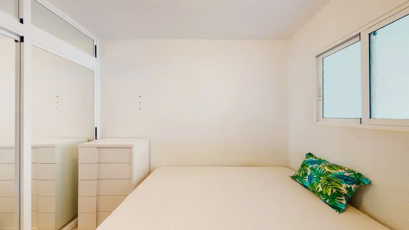 Dormitori de Estudi en venda en Benidorm amb Aire condicionat, Terrassa i Piscina
