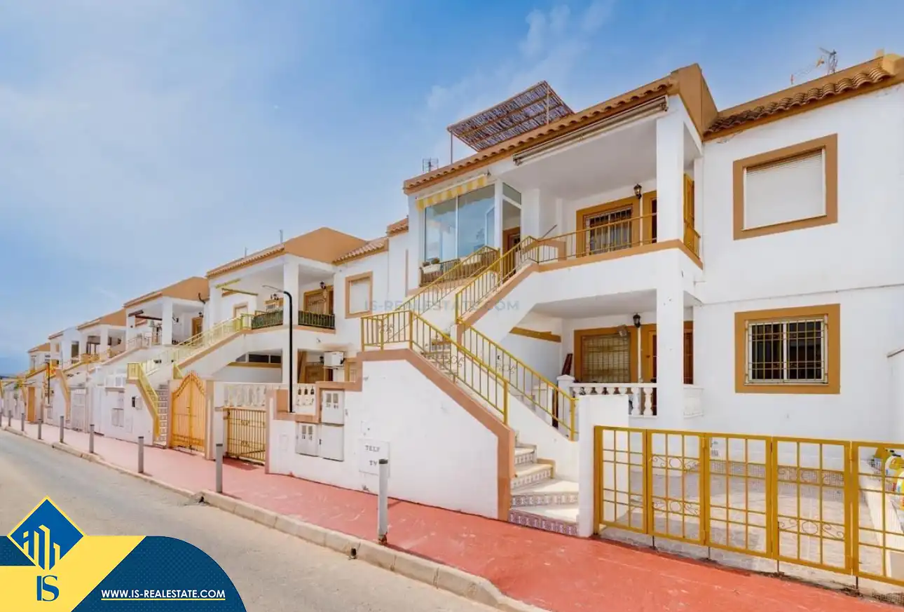 Bungalow con piscina en venta en Zona Carrefour - Urbanizaciones
