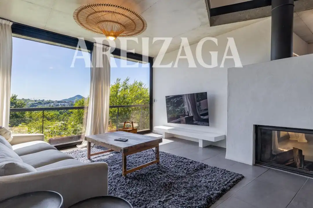 Sala de estar de Casa o chalet en venta en Donostia - San Sebastián  con Aire acondicionado, Calefacción y Jardín privado