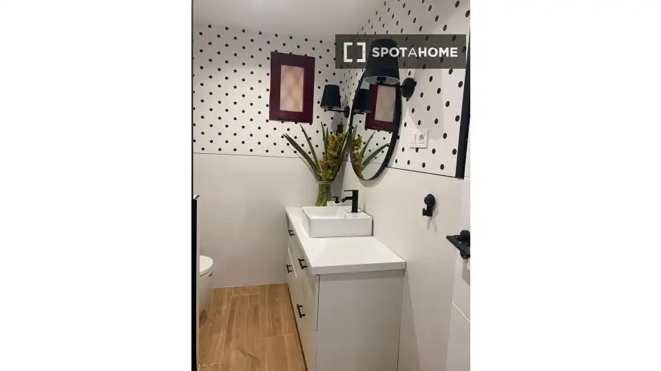Bany de Apartament per a compartir en Alicante / Alacant amb Aire condicionat, Terrassa i Moblat