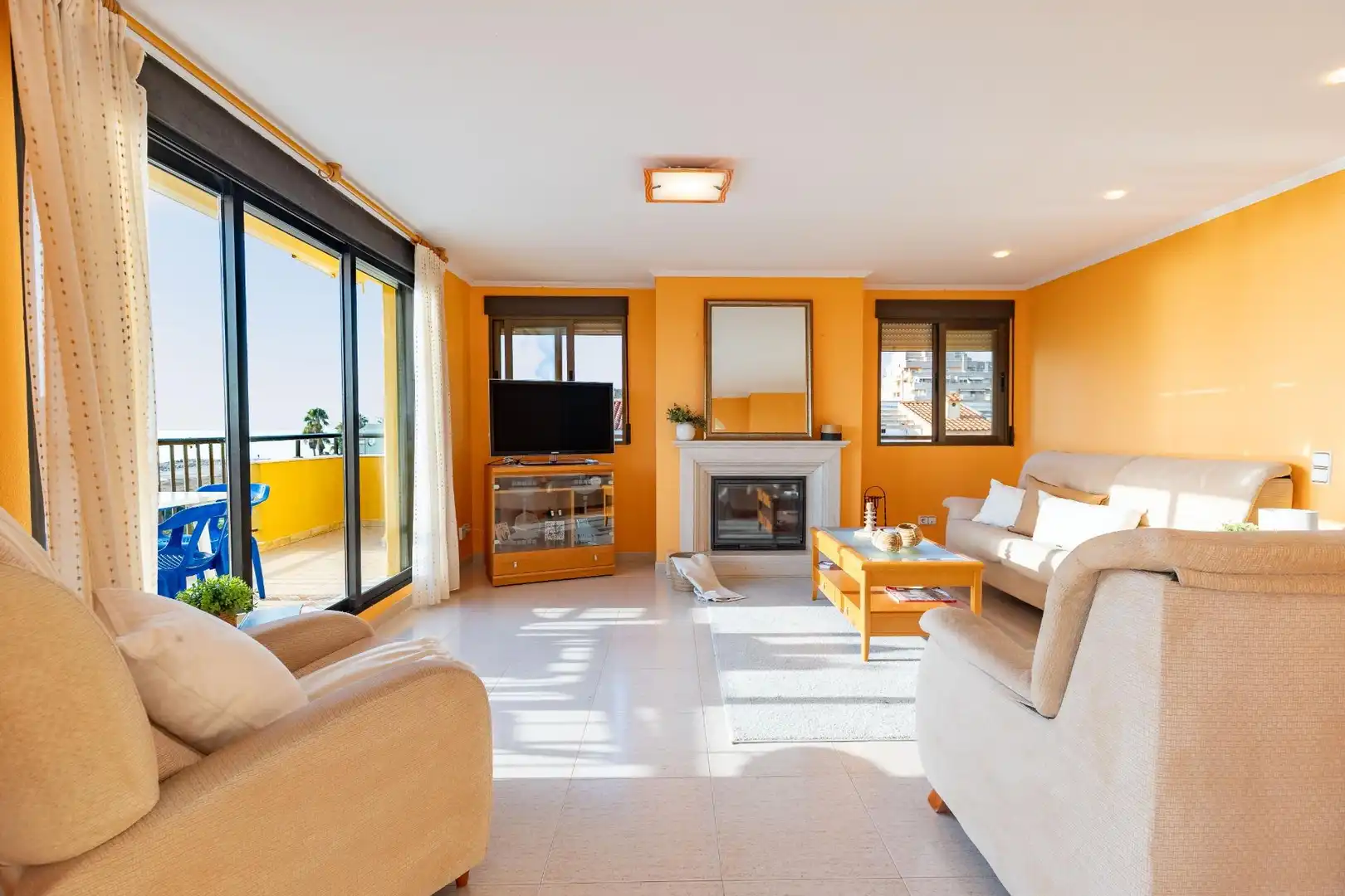 Sala de estar de Ático en venta en Tavernes de la Valldigna con Terraza, Trastero y Amueblado