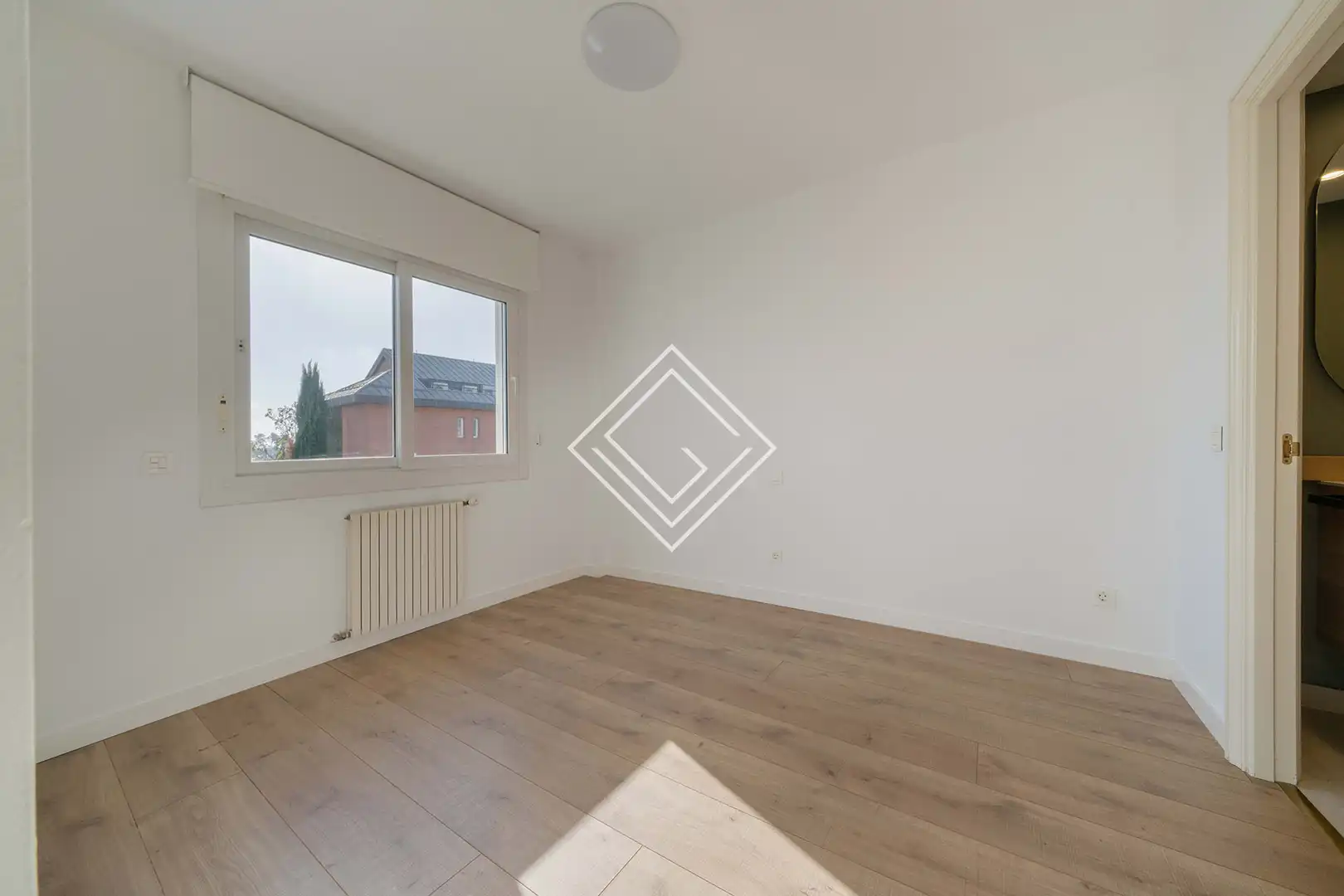 Schlafzimmer von Dachboden zum Verkauf in Madrid mit Klimaanlage, Heizung und Terrasse