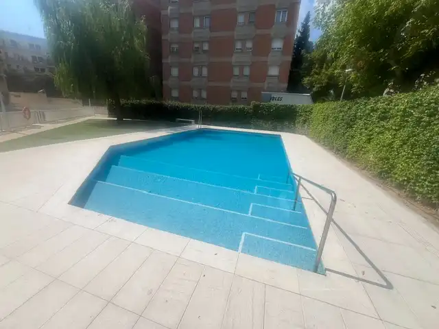 Schwimmbecken von Wohnung zur Miete in Sant Cugat del Vallès mit Klimaanlage, Heizung und Parkett