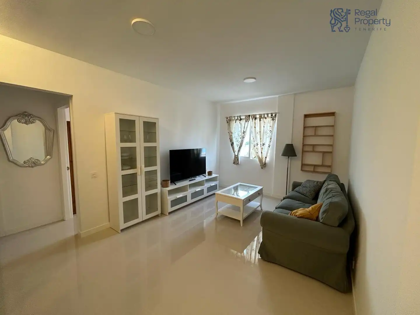 Sala d'estar de Apartament de lloguer en Puerto de la Cruz amb Moblat