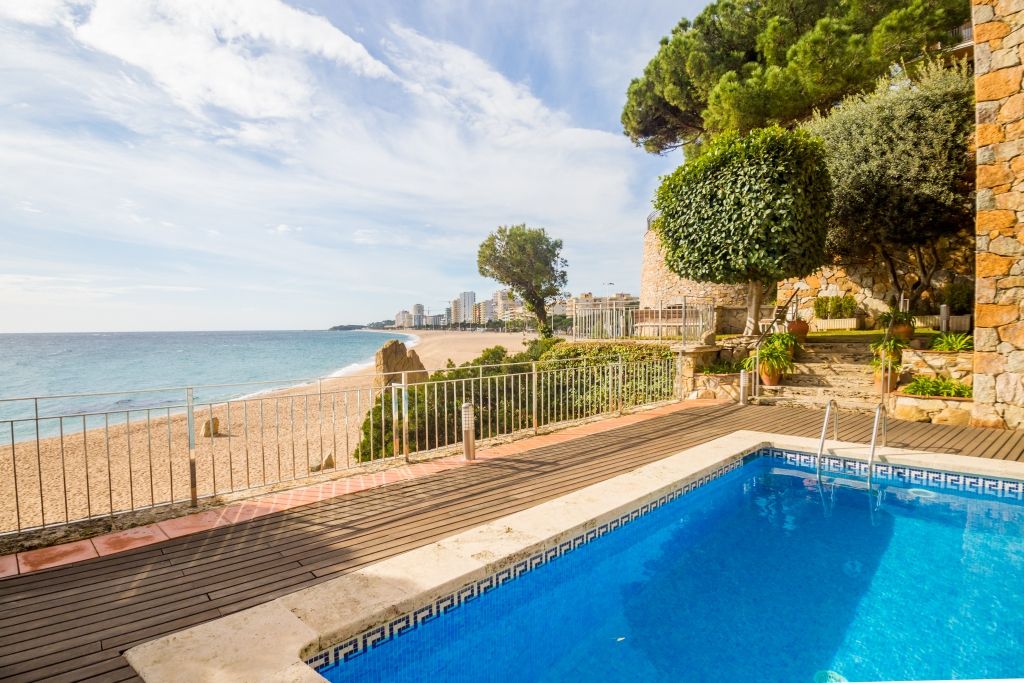 Swimming pool of Planta baja for sale in Castell d'Aro, Platja d'Aro i s'Agaró  with Air Conditioner, Heating and Terrace